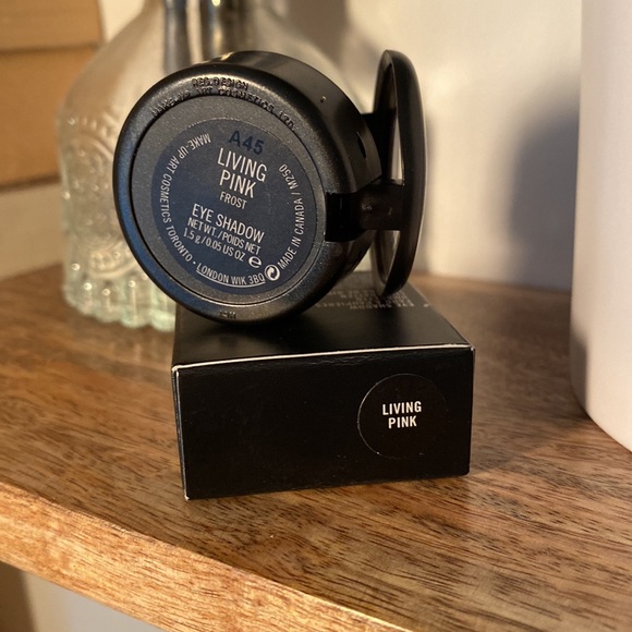 LIMITED EDITION MAC COSMETICS Eyeshadow “Living Pink” - Picture 3 of 3